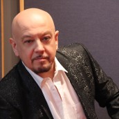 Enrico Ruggeri: Tornano dopo anni di assenza i “Decibel” Enrico Ruggeri: Tornano dopo anni di assenza i “Decibel”
