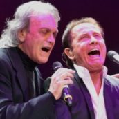 Roby Facchinetti & Riccardo Fogli: Ascolta “Le donne ci conoscono”, il nuovo singolo duetto