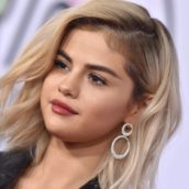 Selena Gomez & Marshmello: Ascolta “Wolves”, il nuovo singolo Selena Gomez & Marshmello: Ascolta “Wolves”, il nuovo singolo