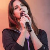 Lana Del Rey: Ascolta “You Must Love Me”, il nuovo singolo Lana Del Rey: Ascolta “You Must Love Me”, il nuovo singolo