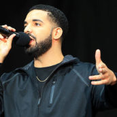 DRAKE BATTE UN RECORD STORICO DEI BEATLES DRAKE BATTE UN RECORD STORICO DEI BEATLES