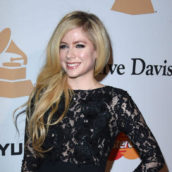 AVRIL LAVIGNE PAPARAZZATA CON LA NUOVA FIAMMA