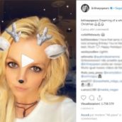 BRITNEY SPEARS: VERSIONE SPECIALE DI “WHITE CHRISTMAS” BRITNEY SPEARS: VERSIONE SPECIALE DI “WHITE CHRISTMAS”