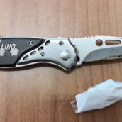 Ariano Irpino,ventenne trovato in auto con hashish e un coltello a scatto Ariano Irpino,ventenne trovato in auto con hashish e un coltello a scatto