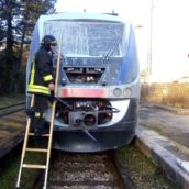 Fiamme su un treno ad Altavilla Irpina Fiamme su un treno ad Altavilla Irpina