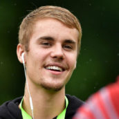 JUSTIN BIEBER AI FAN: “PREGATE PER ME” JUSTIN BIEBER AI FAN: “PREGATE PER ME”
