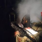 Notte di paura a Montoro,in fiamme un deposito agricolo Notte di paura a Montoro,in fiamme un deposito agricolo