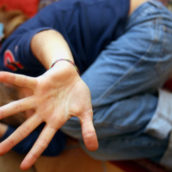 Botte e violenze ai bimbi dell’asilo,quattro arresti in Irpinia. Botte e violenze ai bimbi dell’asilo,quattro arresti in Irpinia.