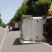 Incidente lungo l’Ofantina. Si ribalta una motrice, ferito il conducente Incidente lungo l’Ofantina. Si ribalta una motrice, ferito il conducente