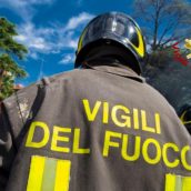 Resta incastrato con le gambe sotto le ruote di un fuoristrada, bimbo di cinque anni salvato dai Vigili del Fuoco