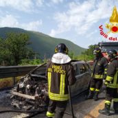 Monteforte Irpino, veicolo in fiamme sull’A16 Monteforte Irpino, veicolo in fiamme sull’A16