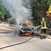 Mugnano del Cardinale, auto in fiamme