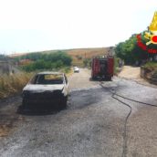 Auto in fiamme a Montecalvo Irpino e Mercogliano: nessun ferito. Auto in fiamme a Montecalvo Irpino e Mercogliano: nessun ferito.