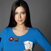 Campionessa di poker muore in bagno folgorata dallo smartphone Campionessa di poker muore in bagno folgorata dallo smartphone