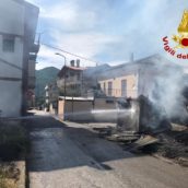 Montoro, a fuoco due baracche con all’interno bombole di gas Montoro, a fuoco due baracche con all’interno bombole di gas