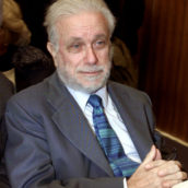 È morto Luciano De Crescenzo È morto Luciano De Crescenzo