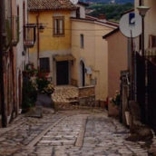 Montefalcione sotto choc: cadavere in strada Montefalcione sotto choc: cadavere in strada