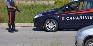 Ariano Irpino, a spasso con bastone e due machete: denunciato un giovane 30enne Ariano Irpino, a spasso con bastone e due machete: denunciato un giovane 30enne