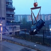 Avellino, auto giù nella scarpata. Avellino, auto giù nella scarpata.