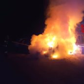 Avellino, tre auto in fiamme nella notte. Si indaga Avellino, tre auto in fiamme nella notte. Si indaga