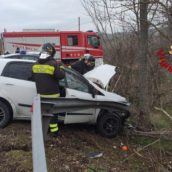 Sbanda con l’auto e finisce fuori strada: paura sull’Ofantina Sbanda con l’auto e finisce fuori strada: paura sull’Ofantina