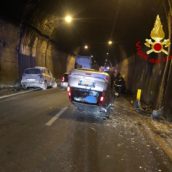 Raccordo AV-SA, grave incidente in galleria : due feriti e strada chiusa Raccordo AV-SA, grave incidente in galleria : due feriti e strada chiusa