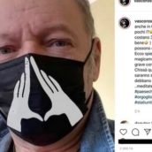Coronavirus, Vasco Rossi con la mascherina «hot» negli Usa difende l’Italia