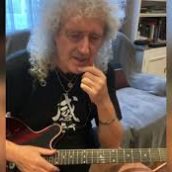 Coronavirus: Brian May dà lezioni di chitarra ai fan Coronavirus: Brian May dà lezioni di chitarra ai fan
