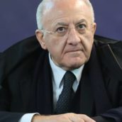Nuova ordinanza del Governatore De Luca : tutti in casa fino al 14 aprile Nuova ordinanza del Governatore De Luca : tutti in casa fino al 14 aprile