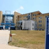 Covid-19, focolaio al Moscati: otto infettati tra medici e infermieri Covid-19, focolaio al Moscati: otto infettati tra medici e infermieri