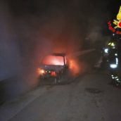 Forino, incendio ad un’autovettura nella notte Forino, incendio ad un’autovettura nella notte