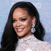Rihanna è più ricca della Regina Elisabetta, ecco il segreto del suo successo Rihanna è più ricca della Regina Elisabetta, ecco il segreto del suo successo