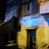 Sirignano, incendio nella notte: in fiamme un’abitazione Sirignano, incendio nella notte: in fiamme un’abitazione