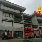Atripalda, fiamme in un appartamento. Nessun ferito Atripalda, fiamme in un appartamento. Nessun ferito