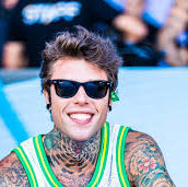 Fedez torna al rap con un nuovo singolo: “Problemi con tutti (Giuda)”