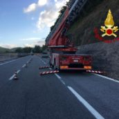Incidente sull’A16: operaio ricoverato in ospedale Incidente sull’A16: operaio ricoverato in ospedale