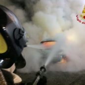 Auto in fiamme sulla A16: nessun ferito Auto in fiamme sulla A16: nessun ferito