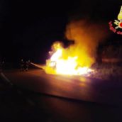 Monteforte Irpino, furgone in transito in fiamme nella notte