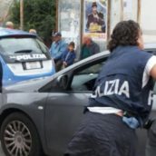 Tenta di fuggire all’antidroga ma viene sorpreso con cocaina e contanti Tenta di fuggire all’antidroga ma viene sorpreso con cocaina e contanti