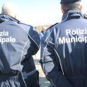 Ariano Irpino, quattro bimbi ritrovati tra rifiuti e cibo putrefatto Ariano Irpino, quattro bimbi ritrovati tra rifiuti e cibo putrefatto
