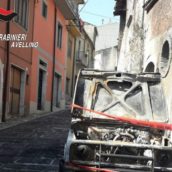 Autovettura in fiamme nella notte a Volturara