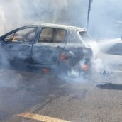 Incendio a Volturara, auto in transito avvolta dalle fiamme