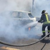 Auto in transito in fiamme a Monteforte Irpino: paura per una famiglia napoletana Auto in transito in fiamme a Monteforte Irpino: paura per una famiglia napoletana