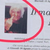 Rimini: la defunta fa il dito medio e il manifesto funebre diventa virale sul web Rimini: la defunta fa il dito medio e il manifesto funebre diventa virale sul web