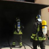 Video/Garage in fiamme ad Atripalda. Caschi Rossi in azione Video/Garage in fiamme ad Atripalda. Caschi Rossi in azione