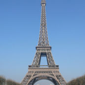 Coprifuoco in Francia dalle 21 alle 6: multa per chi esce a Parigi e in altre 8 città Coprifuoco in Francia dalle 21 alle 6: multa per chi esce a Parigi e in altre 8 città