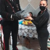 Benevento, Scuola e Carabinieri per consegna dei tablet agli studenti Benevento, Scuola e Carabinieri per consegna dei tablet agli studenti