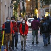 Tutte le regole da seguire con la mascherina per evitare multe fino a 1.000 euro Tutte le regole da seguire con la mascherina per evitare multe fino a 1.000 euro