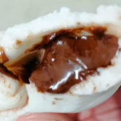 La mozzarella ripiena di Nutella è il nuovo must have di questo autunno La mozzarella ripiena di Nutella è il nuovo must have di questo autunno