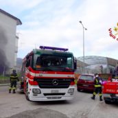 Garage in fiamme nel Rione San Tommaso ad Avellino: evacuato un palazzo Garage in fiamme nel Rione San Tommaso ad Avellino: evacuato un palazzo
